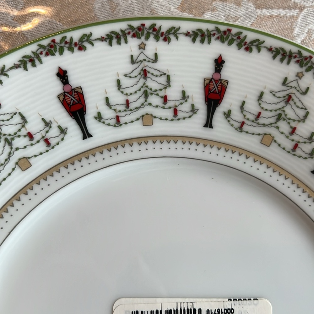 Bernardaud LIMOGES, France Happy Holidays Grenandiers NEW salad plate. 1 of 8. - Picture 4 of 5